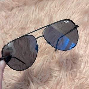 Quay high key mini sunglasses with case